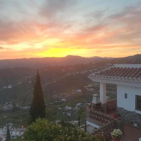 Villa Casa Ana, Fantásticas vistas al pueblo, el mar y la montaña Frigiliana Exterior foto