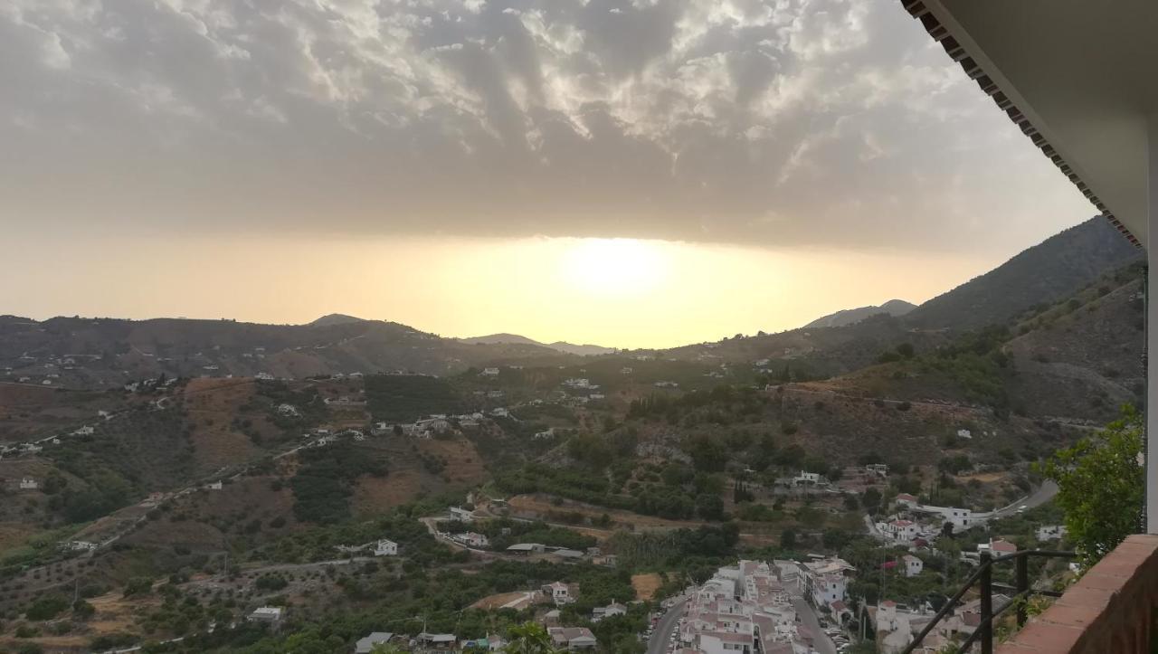 Villa Casa Ana, Fantásticas vistas al pueblo, el mar y la montaña Frigiliana Exterior foto